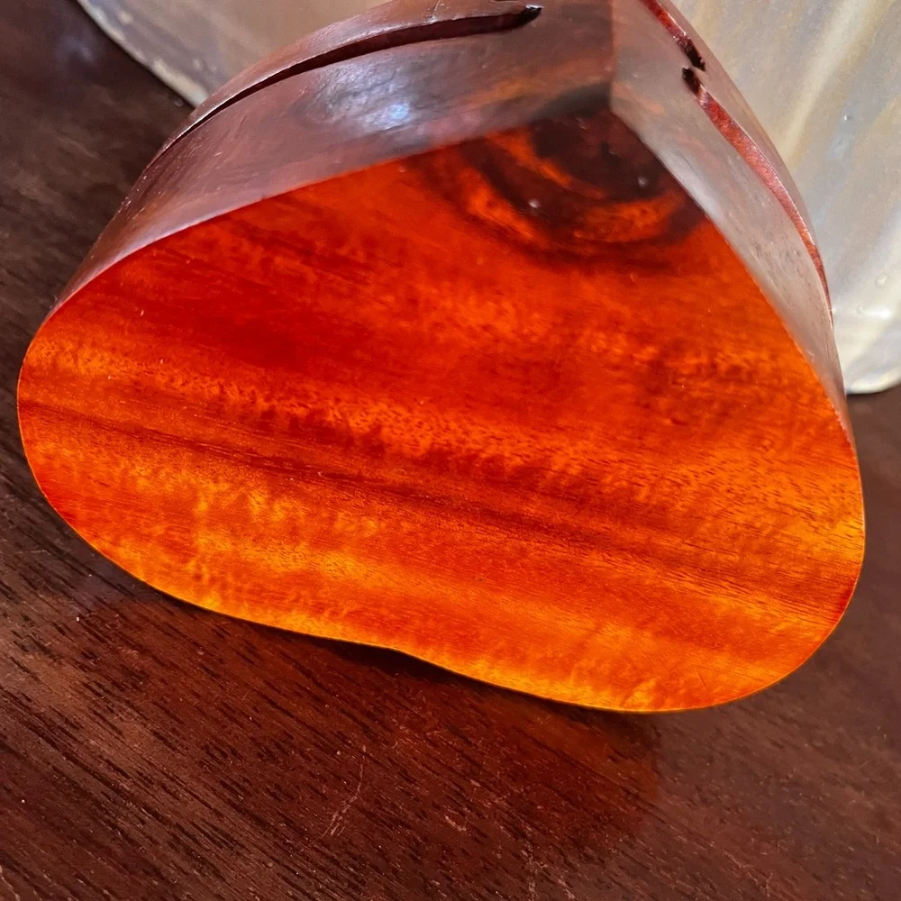 Artisanal wood, heart shape, carved flowers four piece box - Picture 8 of 11